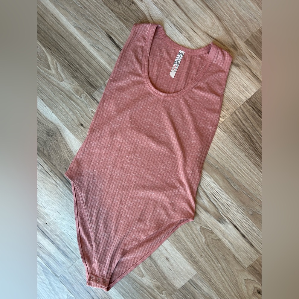 Free People‎ Intimately Size XS Women's Secret Sides Ribbed Peach Pink Bodysuit